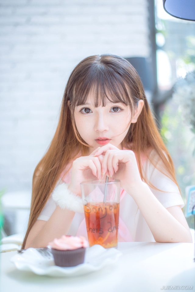 我们从忧患中学得智慧，苦痛中炼出美德来。